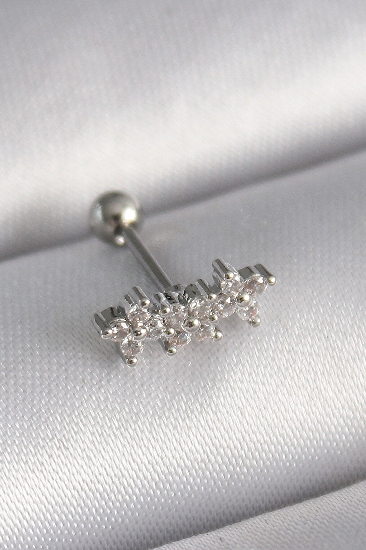 STİLLOVE 316L Çelik Gümüş Renk Zirkon Taşlı Yonca Tragus Piercing