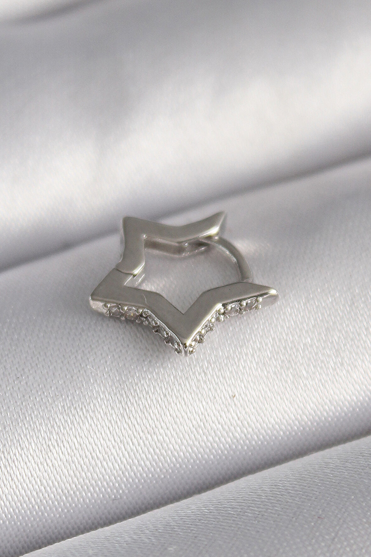STİLLOVE 316L Çelik Gümüş Renk Zirkon Taş Detay Yıldız Model Tragus Piercing