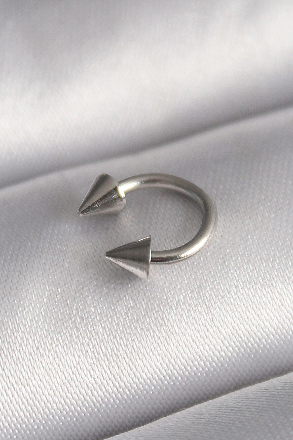 STİLLOVE 316L Çelik Gümüş Renk Halka Çivi Model Kadın Piercing