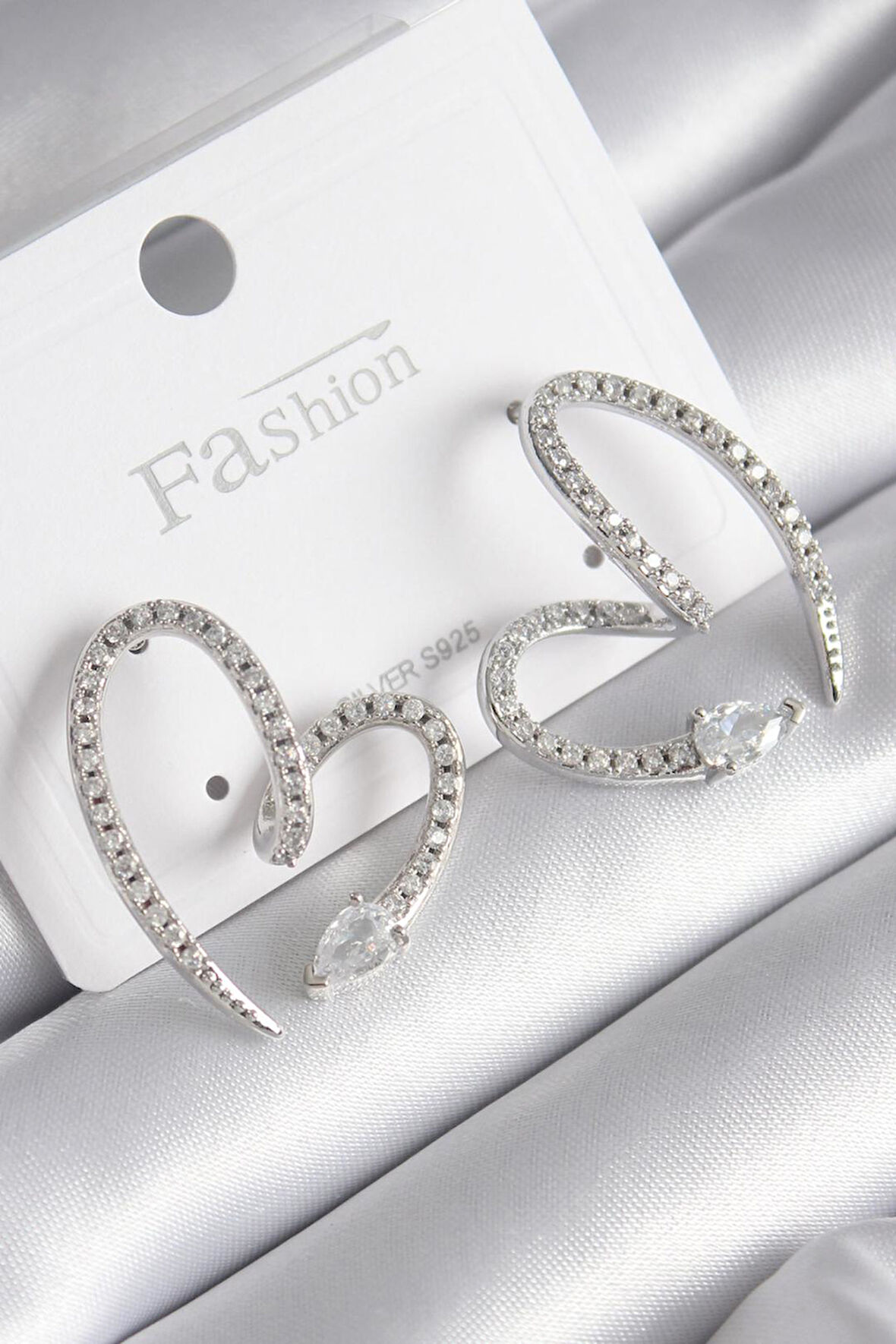 STİLLOVE Pirinç Gümüş Renk Zirkon Taşlı Yılan Kalp Model Kadın Küpe