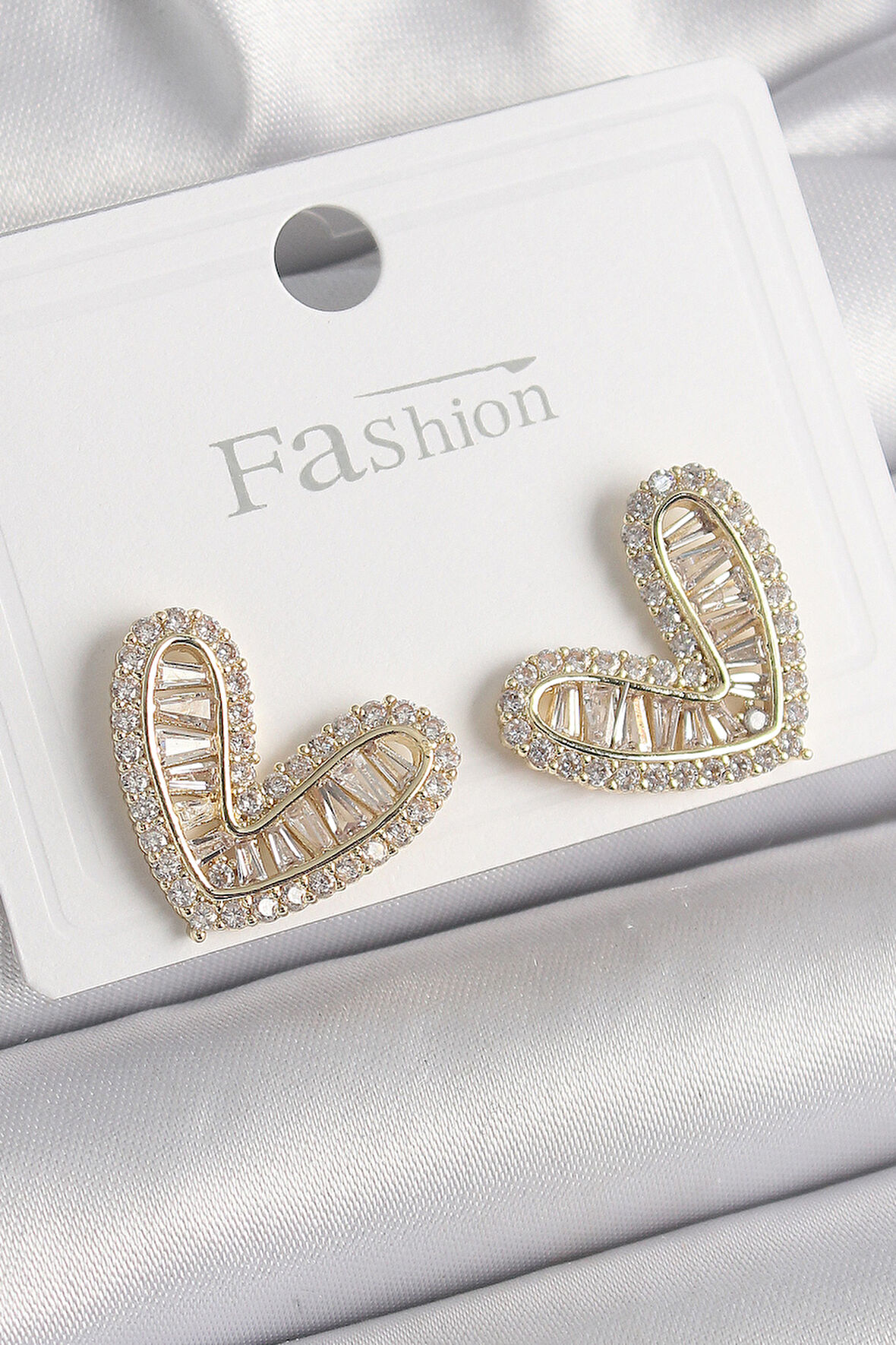 STİLLOVE Pirinç Gold Renk Zirkon Taşlı Kalp Model Kadın Küpe