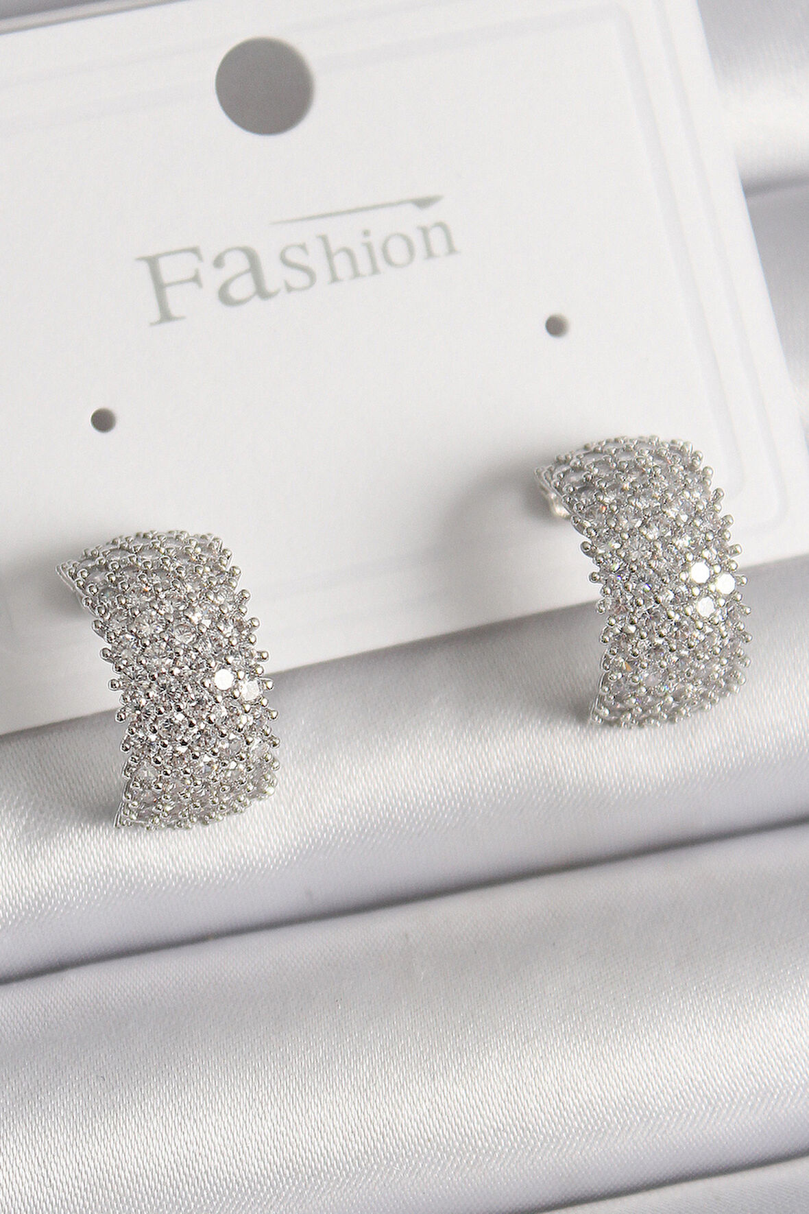 STİLLOVE Pirinç Gümüş Renk Zirkon Taşlı Halka Model Kadın Küpe