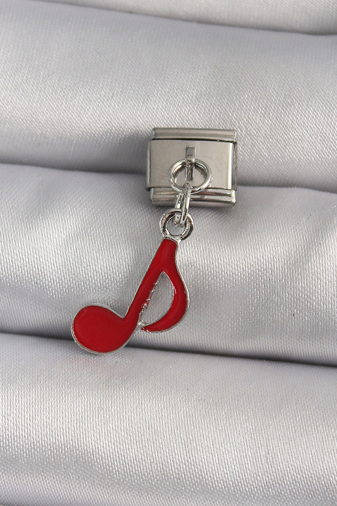 STİLLOVE 316L Çelik Gümüş Renk Kırmızı Nota Model Nomination Charm