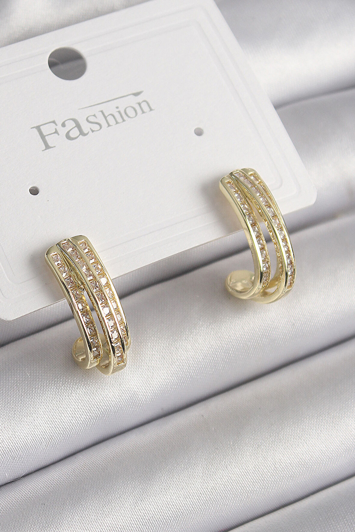 STİLLOVE Pirinç Gold Renk Zirkon Taşlı Yarım Halka Model Kadın Küpe