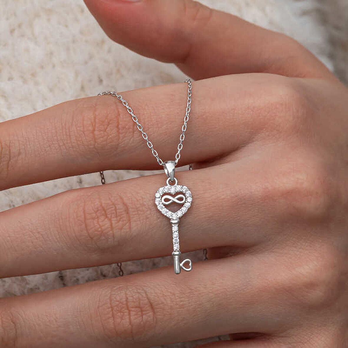 STİLLOVE Gümüş Kalpli Sonsuzluk Anahtar Kadın Kolye