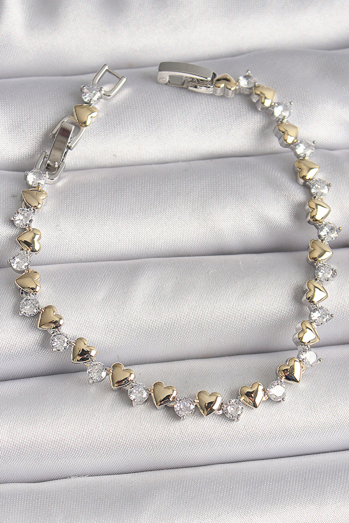 STİLLOVE Pirinç Gümüş Renk Zirkon Taşlı Gold Kalpli VIP Seri Kadın Bileklik