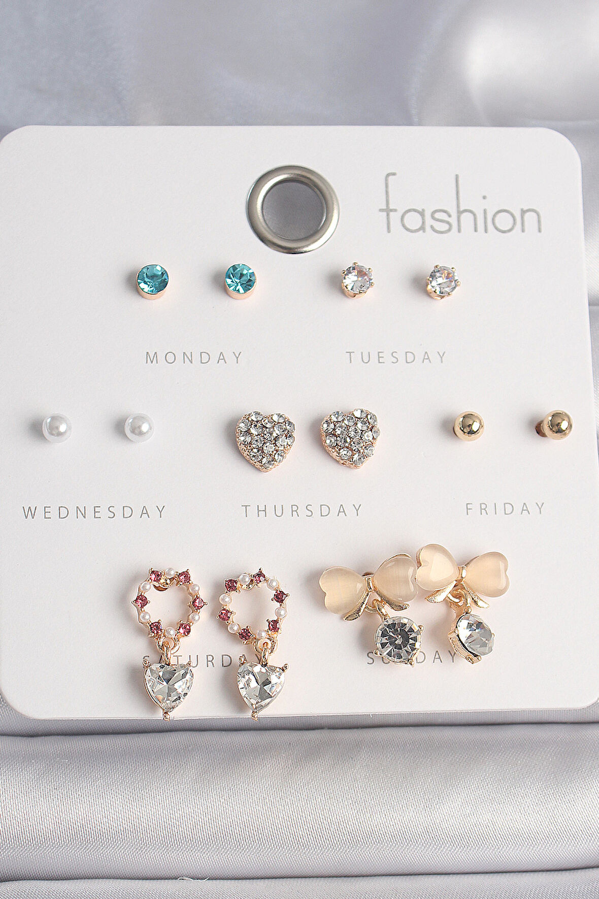 STİLLOVE Pirinç Gold Renk Zirkon Taşlı Kalp Beyaz Mineli Fiyonk Figür 7 Çift Kadın Küpe Seti