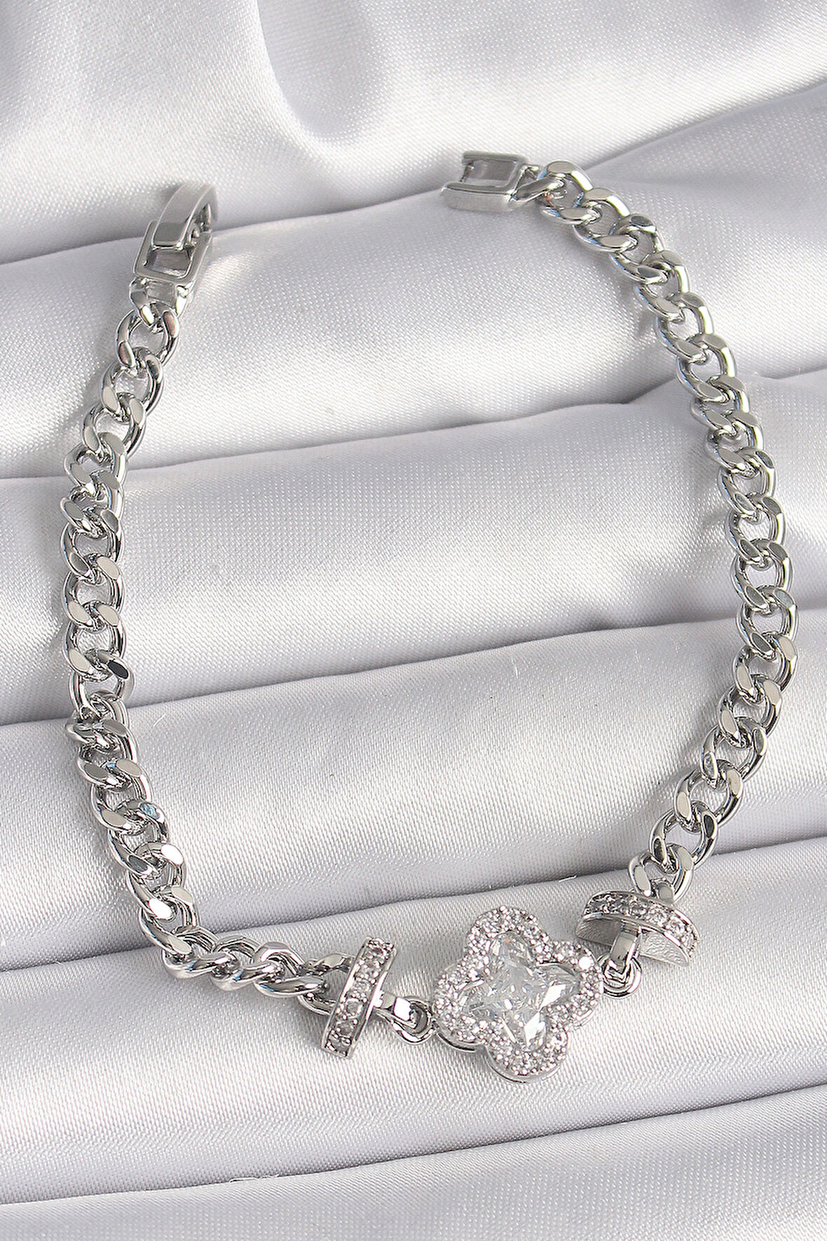 Pirinç Gümüş Renk Zirkon Taşlı Yonca Figür Zincir Model Kadın Bileklik