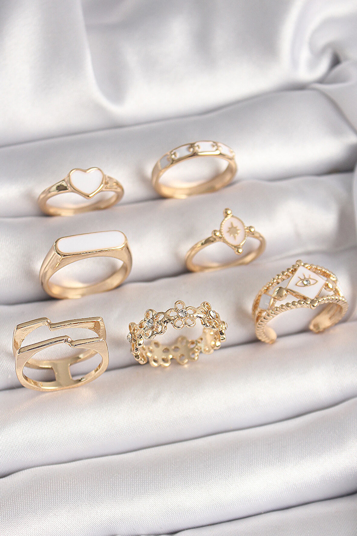 Pirinç Gold Renk Beyaz Mineli Kalp Zirkon Taşlı Çiçek Detay Kadın Yüzük Kombini SL10847