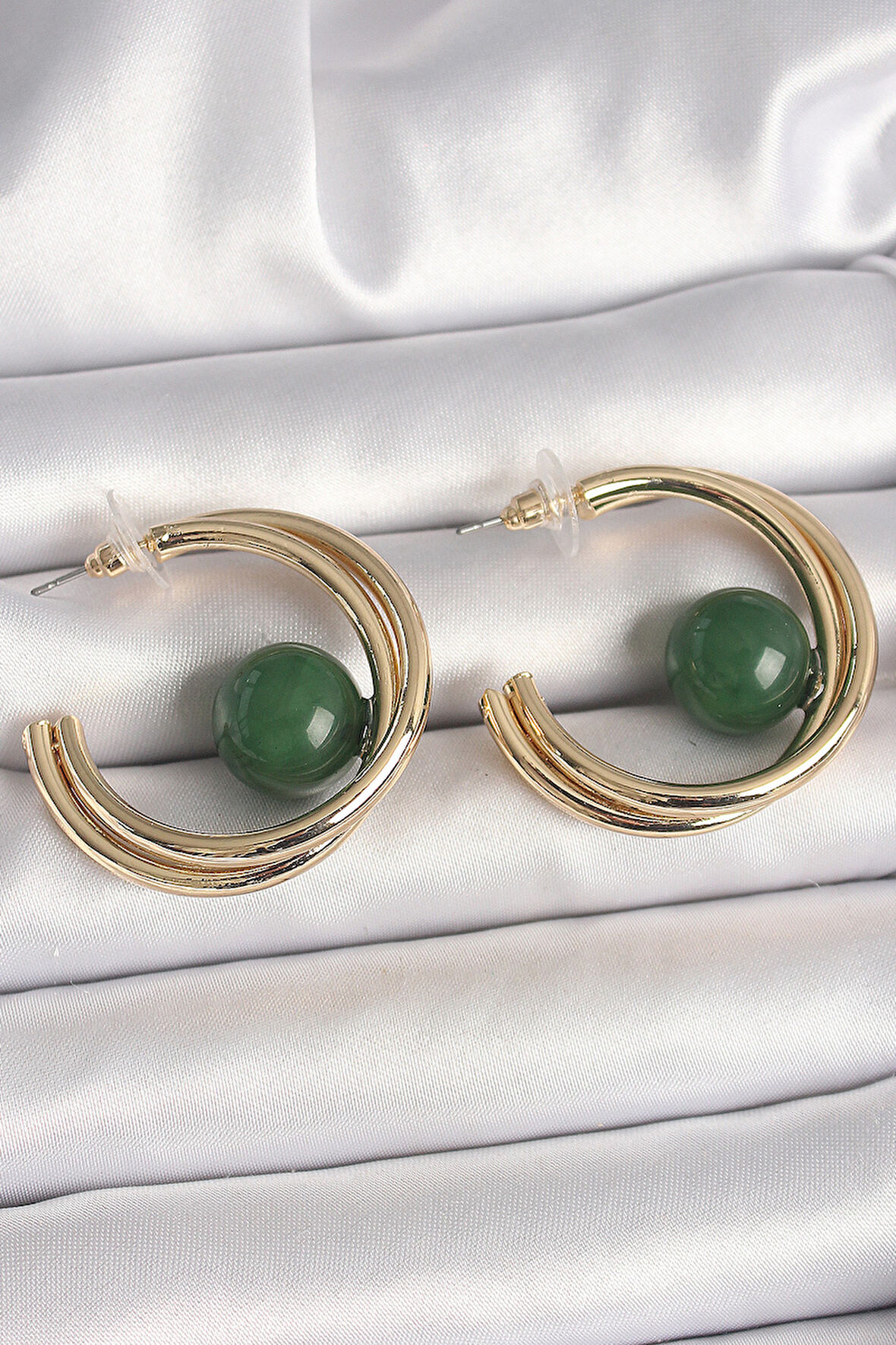 Pirinç Gold Renk Halka Model Yeşil Boncuk Detay Kadın Küpe SL10948