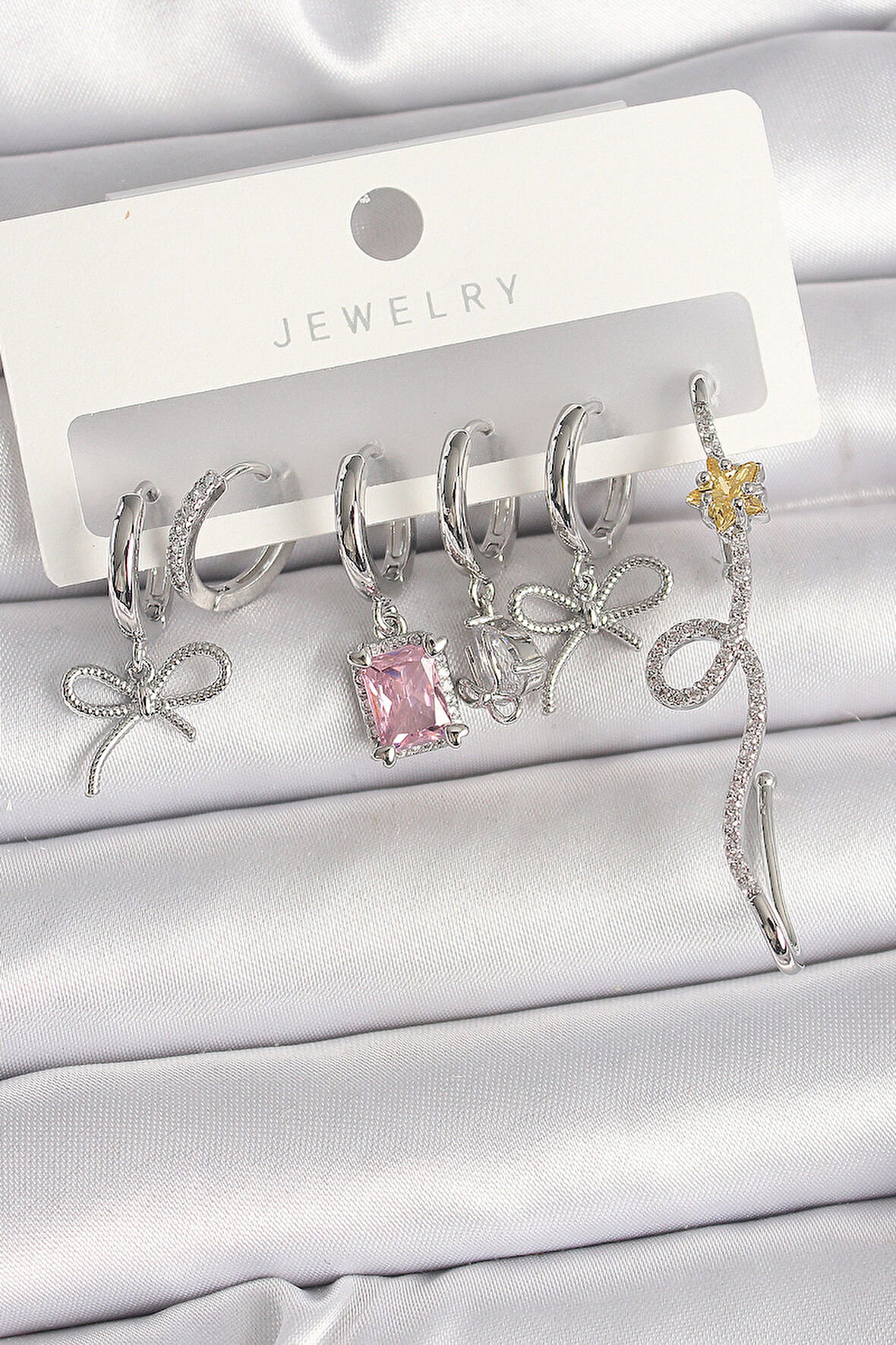 Pirinç Gümüş Renk Sallantı Kurdele Kuyruklu Yıldız Figür Pembe Kare Zirkon Taş Detay Kadın Küpe Seti SL10951