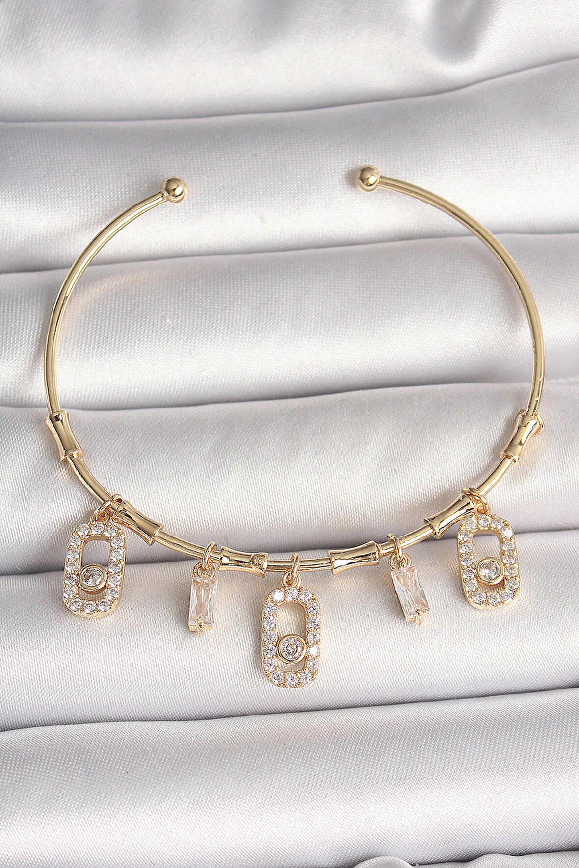 Pirinç Gold Renk Sallantı Zirkon Taşlı Messika Figür Charm Kadın Bileklik SL11154