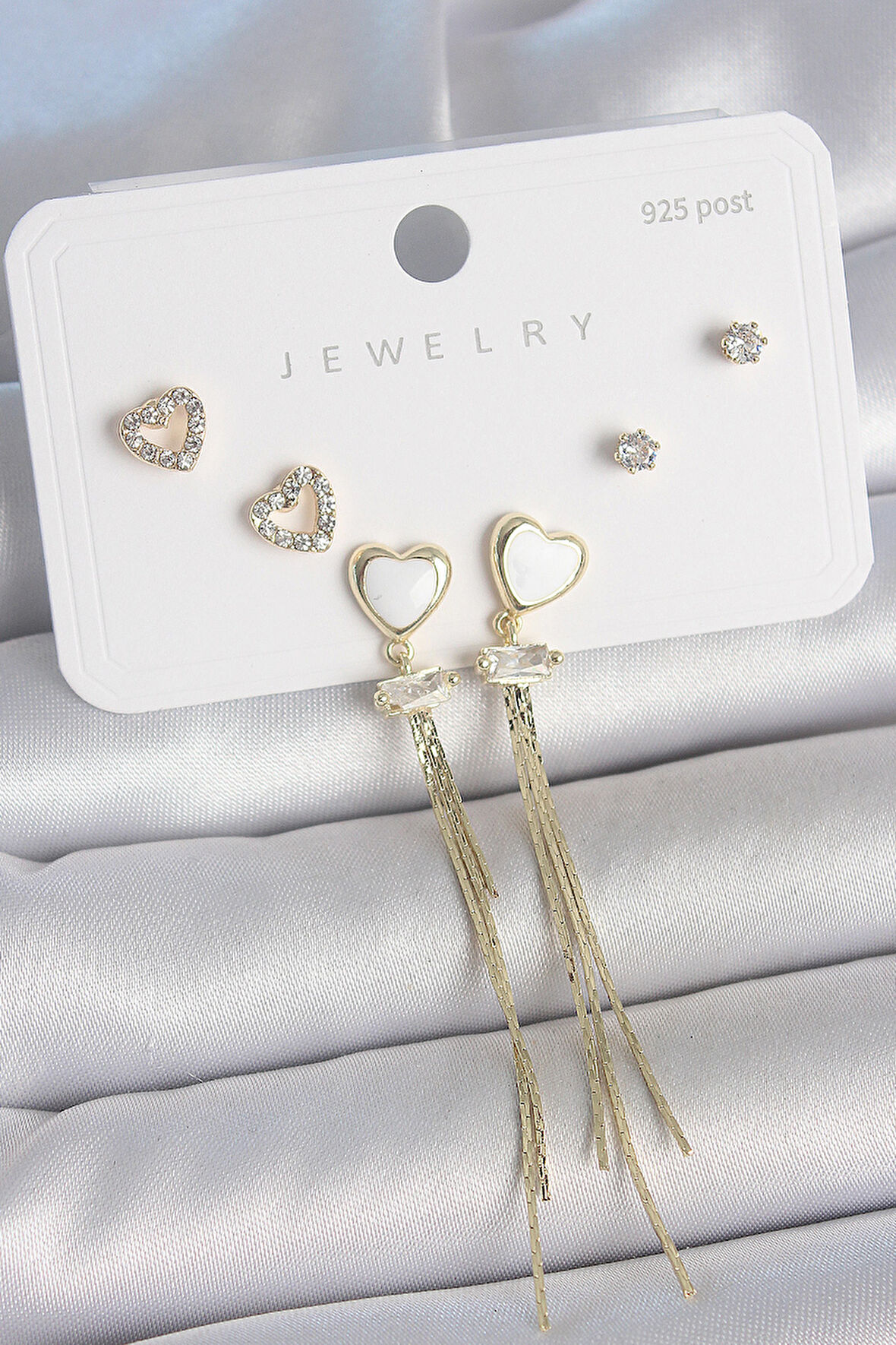 Pirinç Gold Renk Beyaz Mineli Sallantı Mineli Kalp Model Zirkon Taş Detaylı 925 Ayar Gümüş Çivi Kadın Küpe Seti SL11433