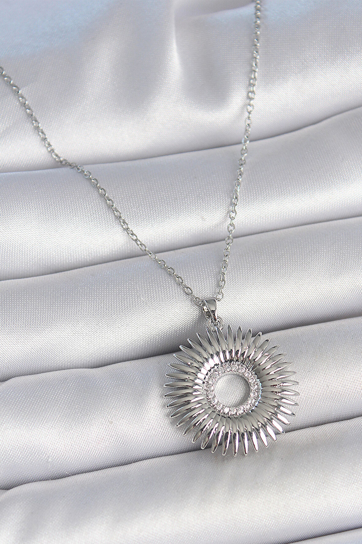 316L Çelik Gümüş Renk Zincir Zirkon Taşlı Nova Yıldız Model Kadın Kolye SL11467