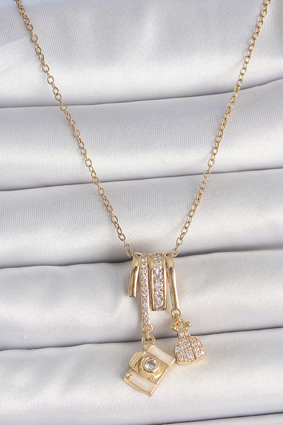 316L Çelik Gold Renk Zirkon Taşlı Sallantı Fotoğraf Makinesi Figür Charm Kadın Kolye Sl11585