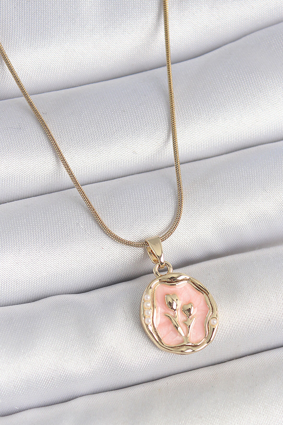 316L Çelik Gold Renk Zincir Pembe Mineli Çiçek İşlemeli Portre Model Kadın Kolye SL11700