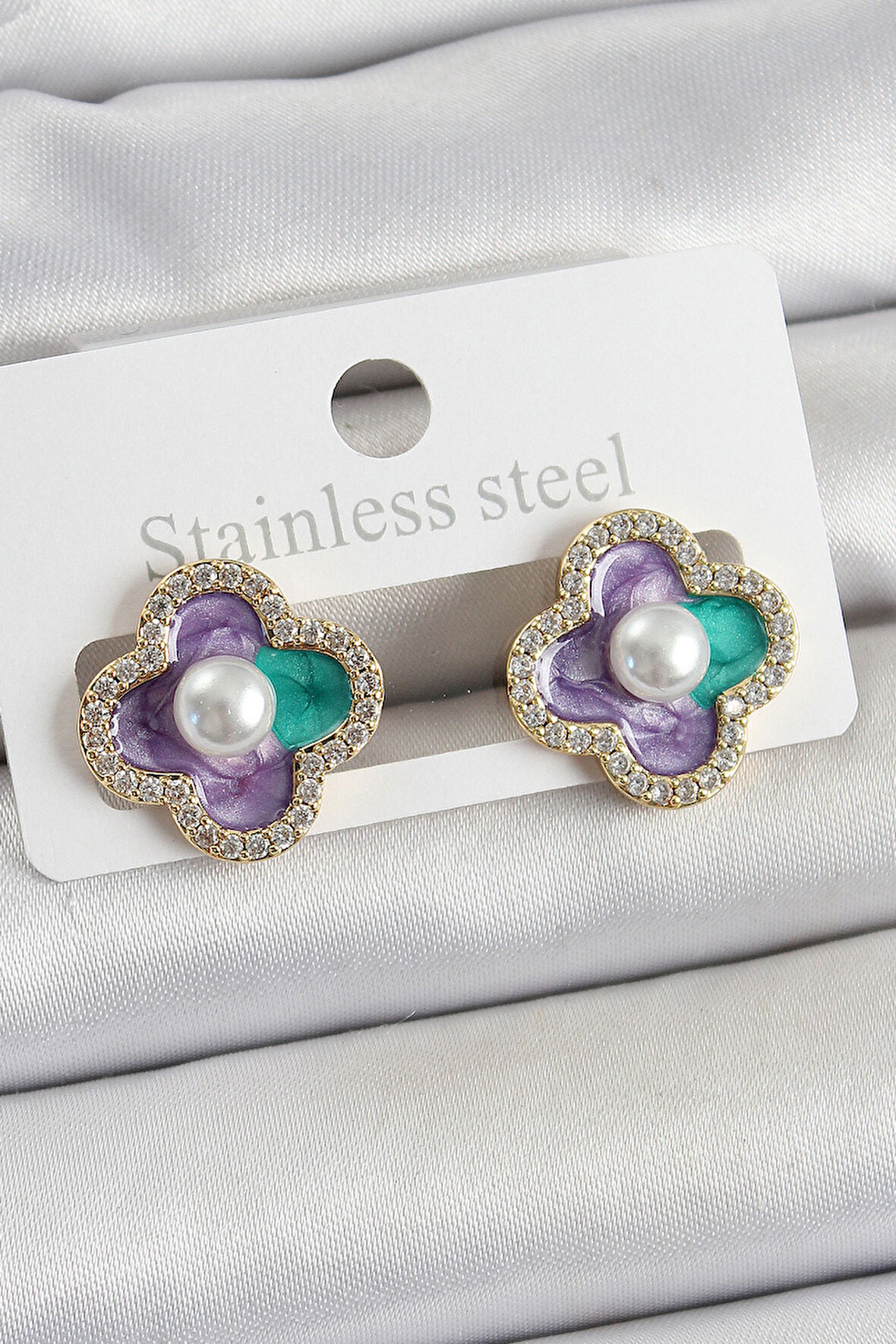 Pirinç Mor Mineli İnci Detaylı Zirkon Taşlı Sanatsal Portre Yonca Model Gold Renk Kadın Küpe SL12222