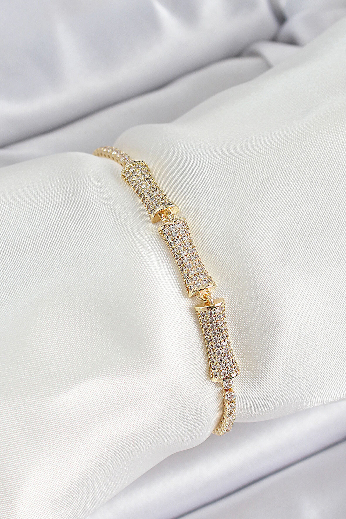 Pirinç Gold Renk Zirkon Taşlı Kemik Model Kadın Bileklik SL12299