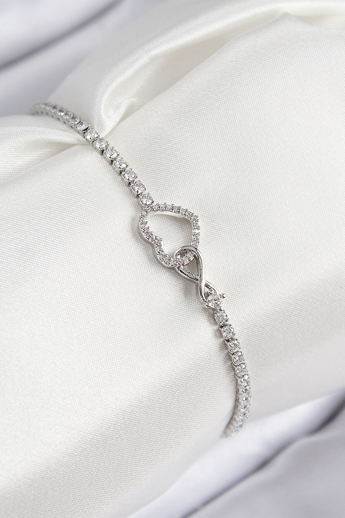 Pirinç Zirkon Taşlı Sonsuzluk Kalp Model Gümüş Renk Kadın Bileklik