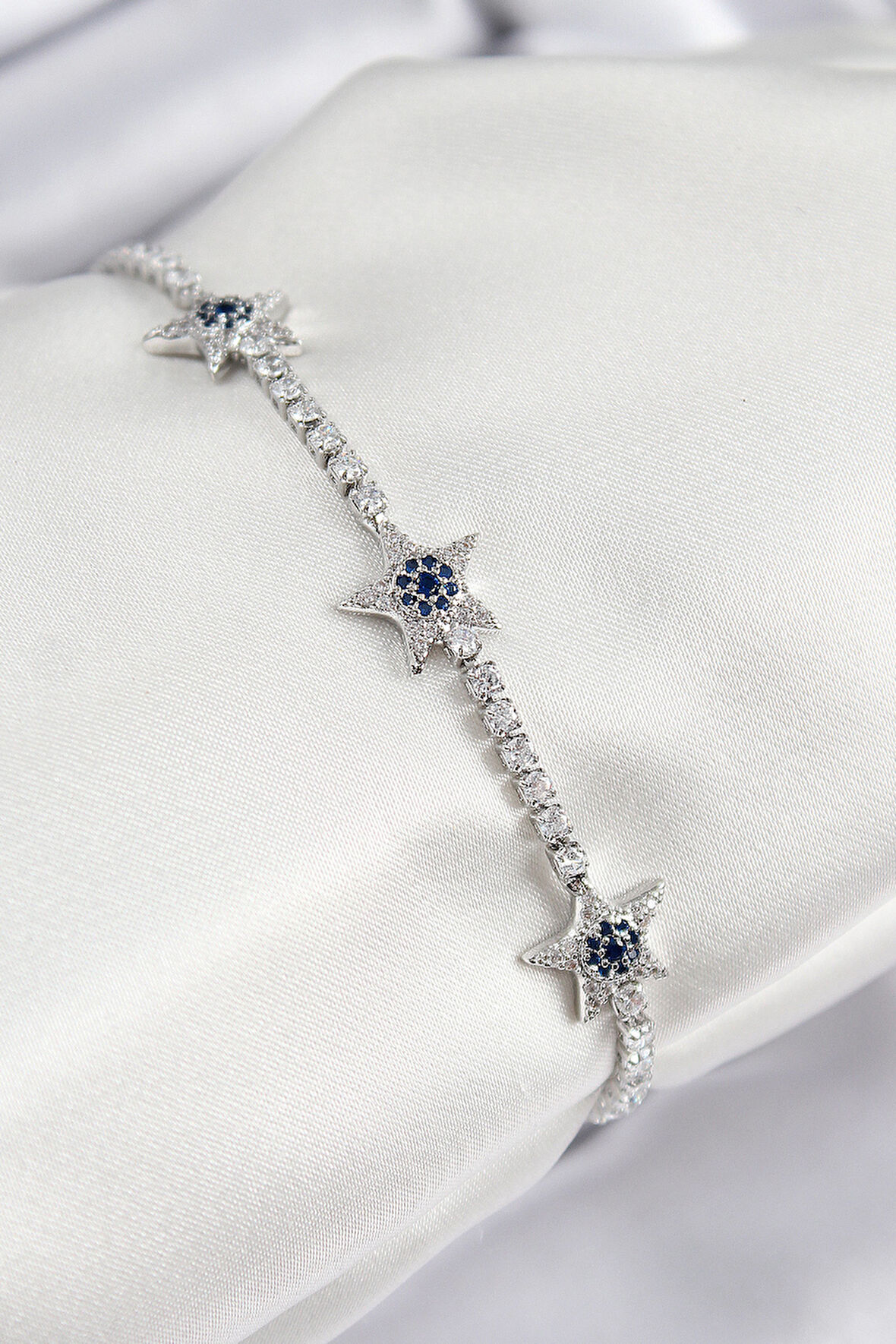 Pirinç Zirkon Taşlı Yıldız Model Gümüş Renk Kadın Bileklik