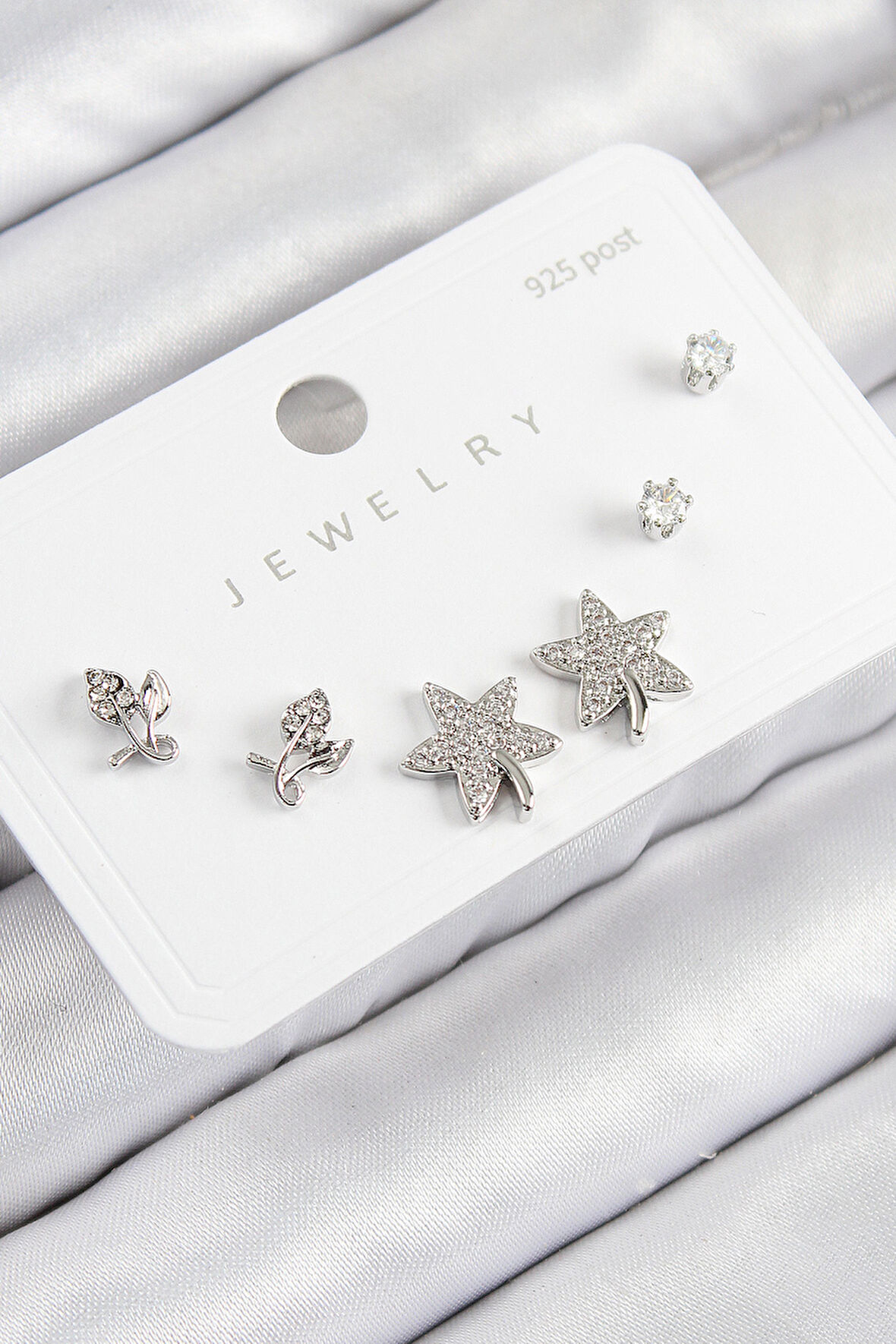 Pirinç Zirkon Taşlı Yıldız Ve Gül Model Gümüş Renk 925 Ayar Gümüş Çivi Kadın Küpe Set