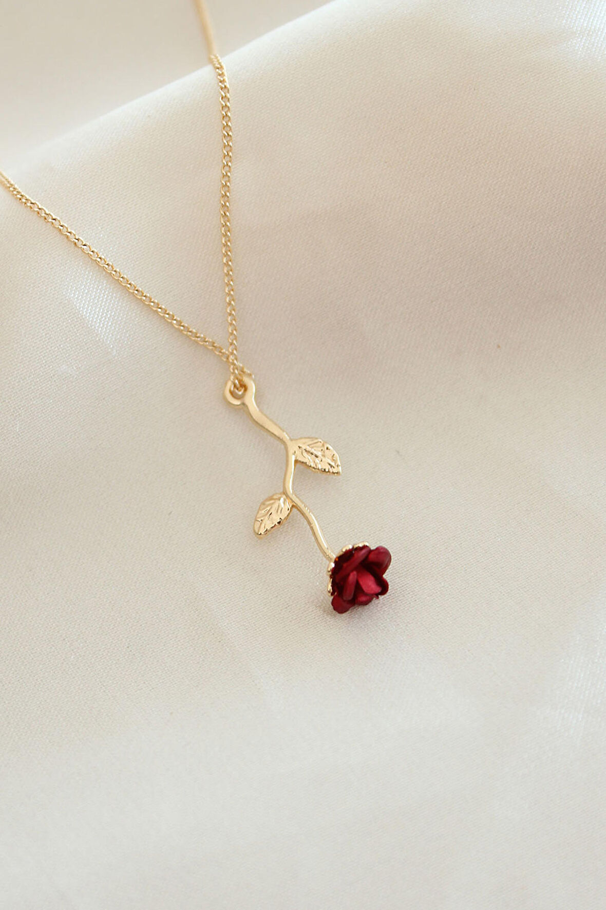 STİLLOVE Kırmızı Gül Figürlü Kolye