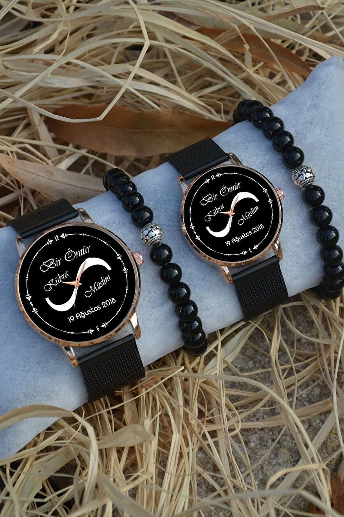 Çift Saatleri Sevgili Saatleri Bir Ömür Sonsuzluk Simgesi Içerisinde Isim Ve Tarih Yazılı