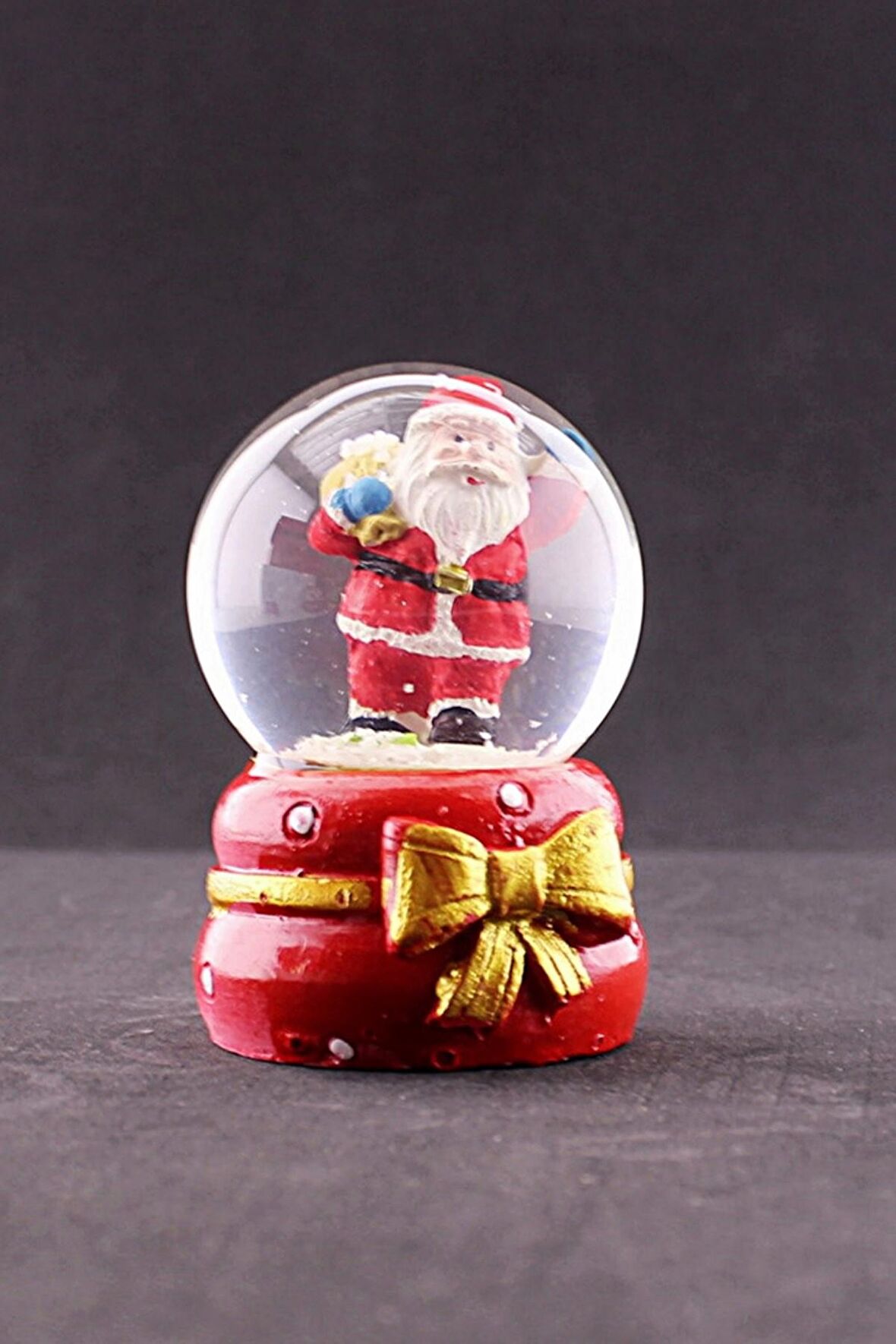 Dekoratif Yeni Yıl ı Noel Baba Temalı Kurdele Detaylı Mini Boy Işıklı Kar Küresi 6,5 cm
