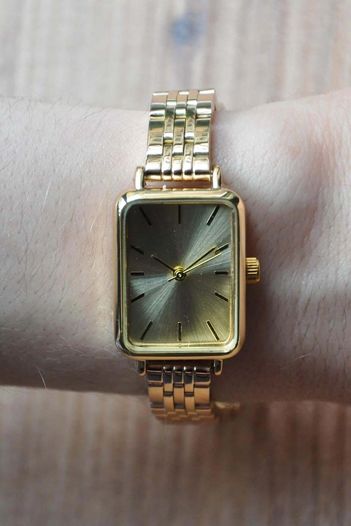 Altın Renk Şık Vintage Kadın Kol Saati Su-538-001