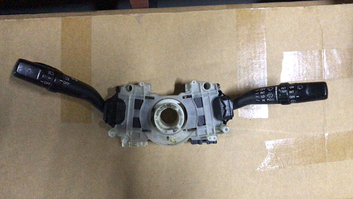 Suzuki Liana Far Silecek Kolu Çıkma