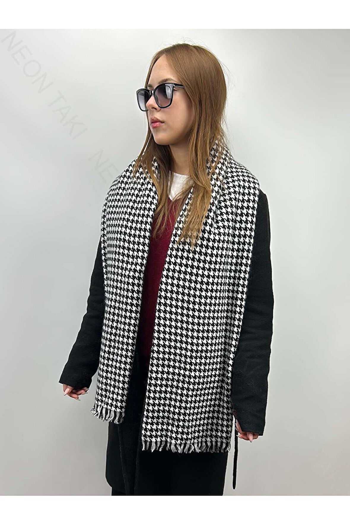 Siyah Beyaz Desenli, Şal Atkı 1, 180cm(PÜSKÜLLER DAHİL)x 72cm