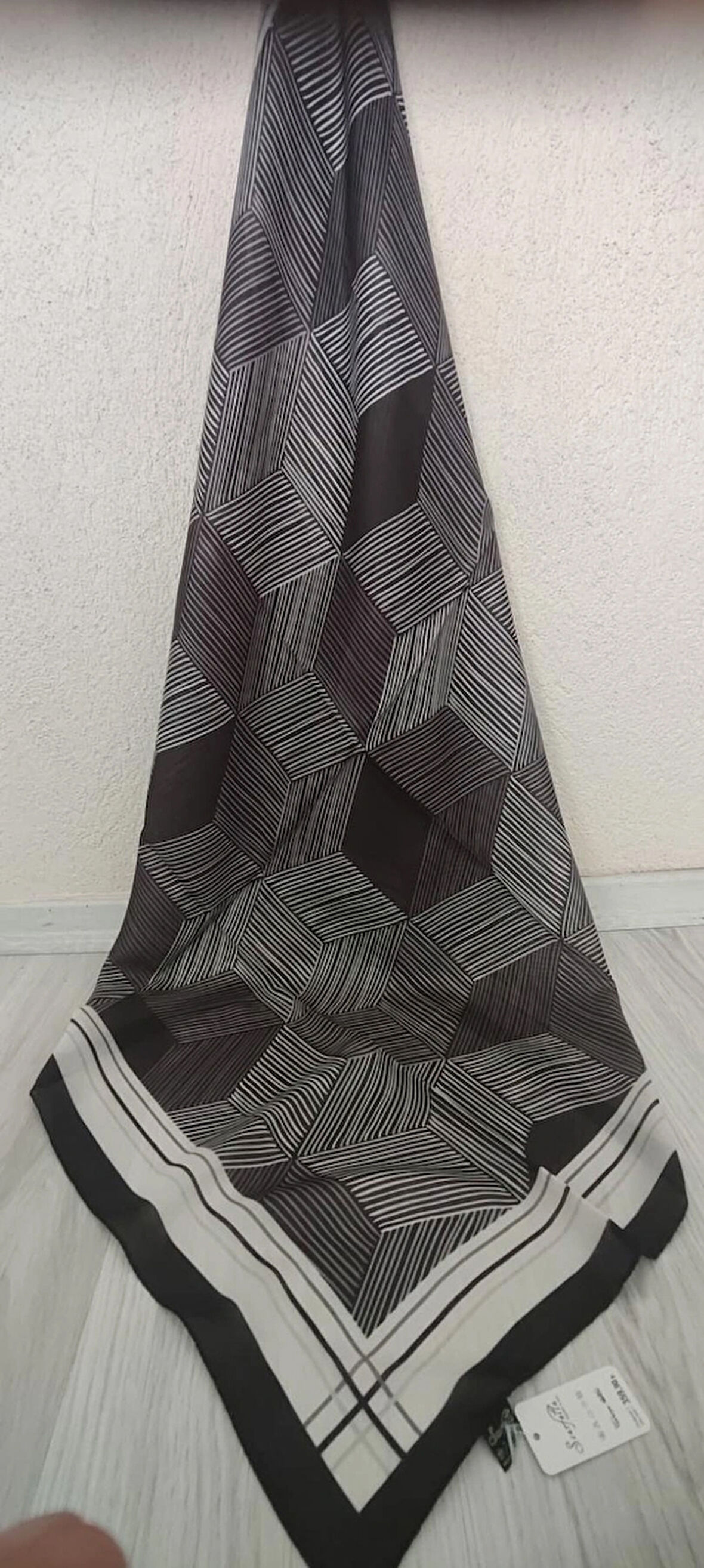 Scarfella sport eşarp siyah beyaz
