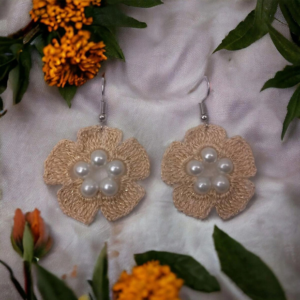 Örgü El Yapımı Simli Etnik Otantik Aesthetic Soft Vibes Vintage Beyaz İnci Boncuklu Hediyelik Çiçek Bej Renk Küpe