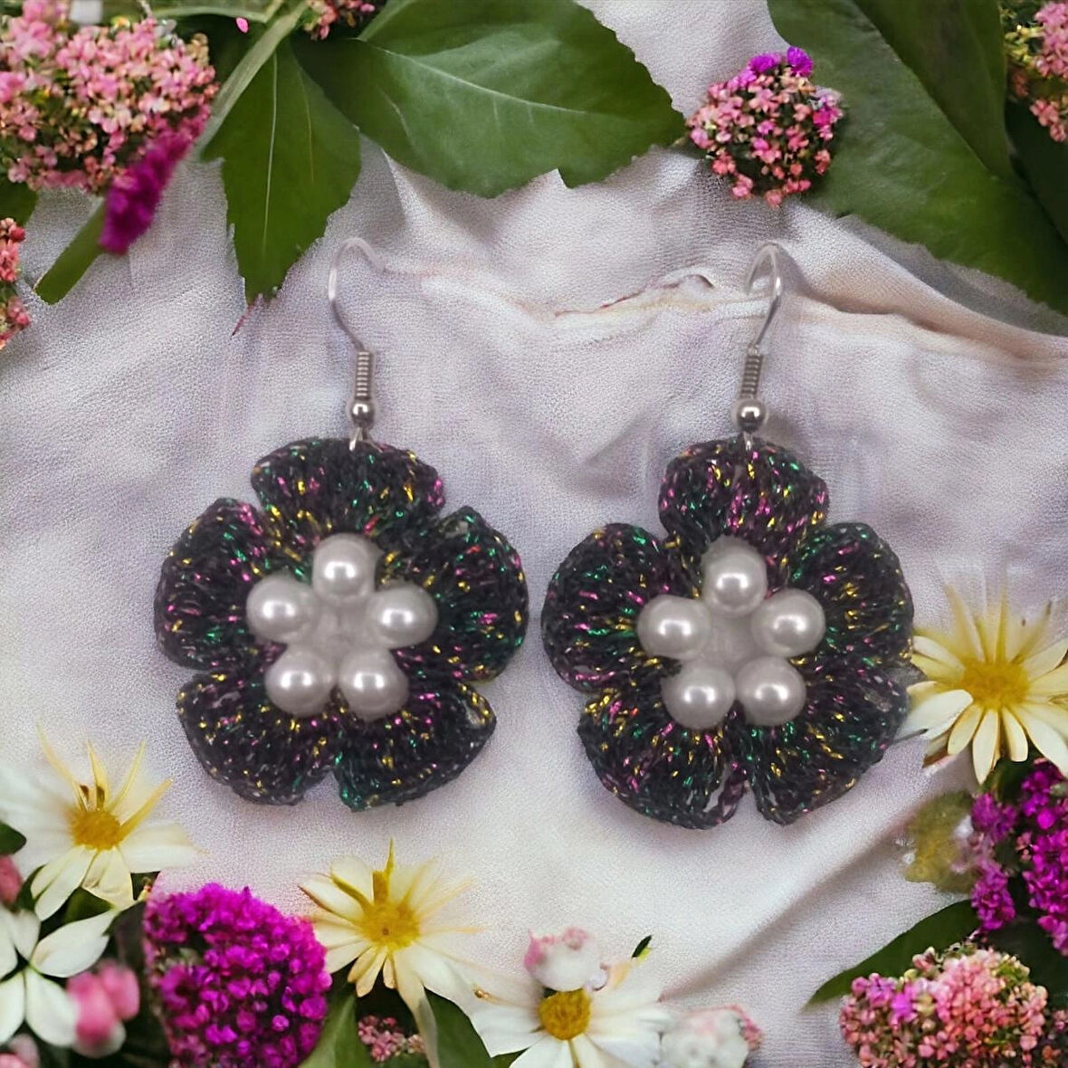 Örgü El Yapımı Simli Etnik Otantik Aesthetic Soft Vibes Vintage İnci Boncuklu Hediyelik Çiçek Siyah Renk Küpe