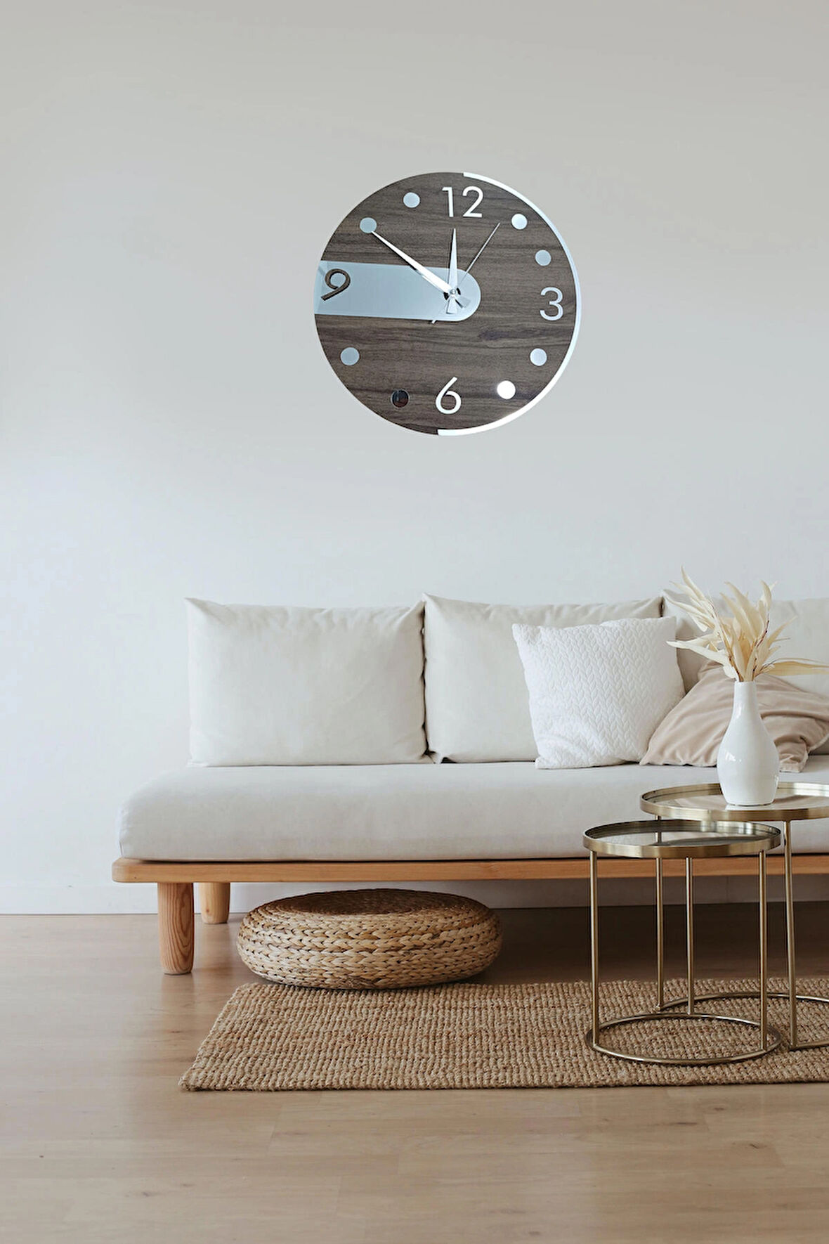 Gümüş Aynalı Pleksi Rakam Daire Temalı Modern Duvar Dekorasyonu Saat