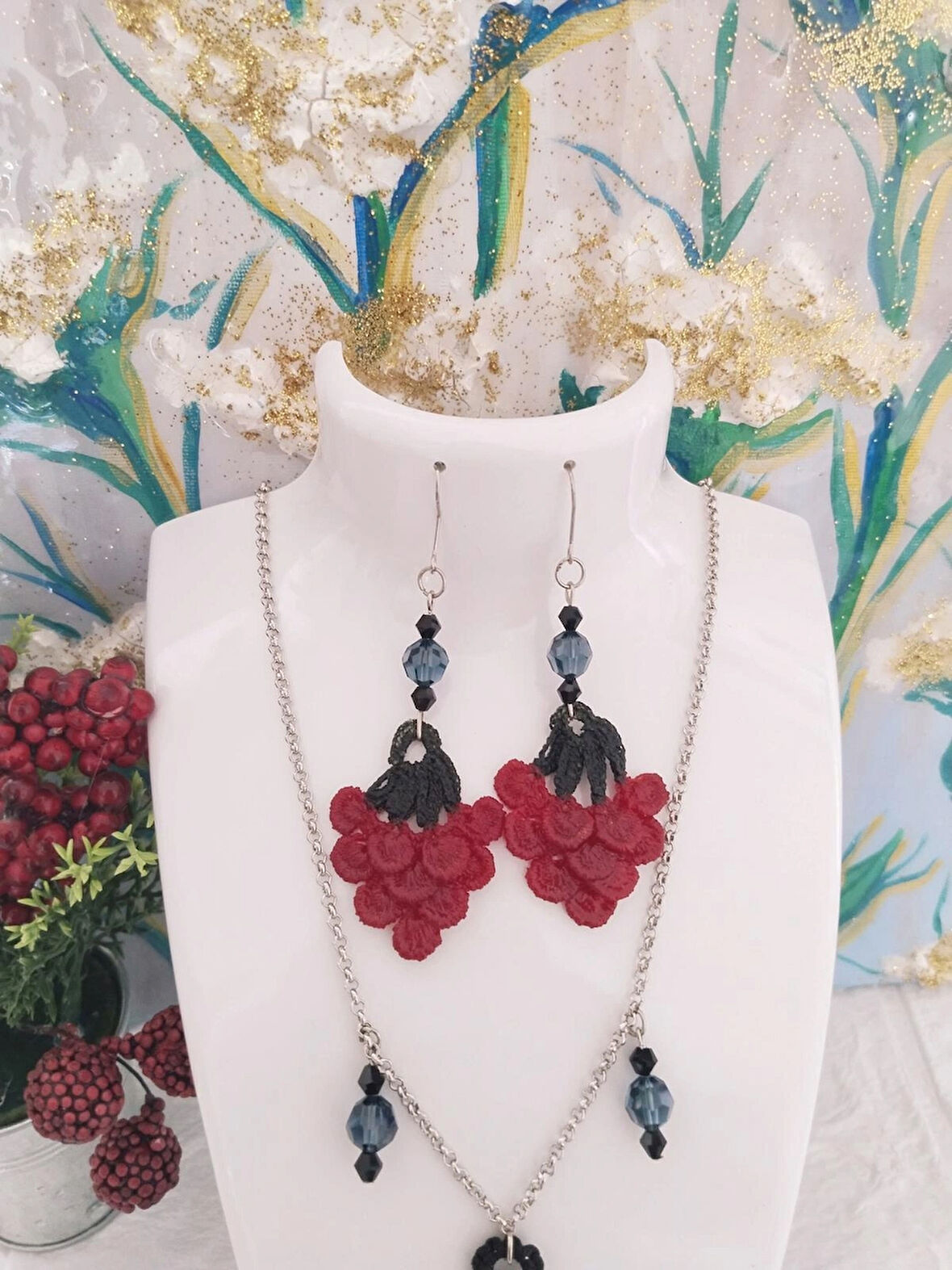 İğne oyası işlemeli epoksi kolye kırmızı 