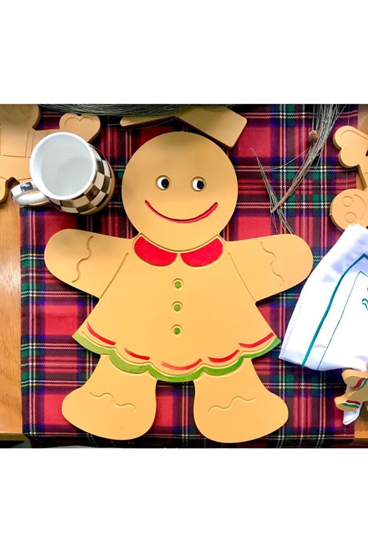 Gingerbread Kurabiye Kız 32 cm Geometrik Kahverengi Temizlenebilir Yılbaşı Konseptli Amerikan Servis Takımı Tek Kişilik