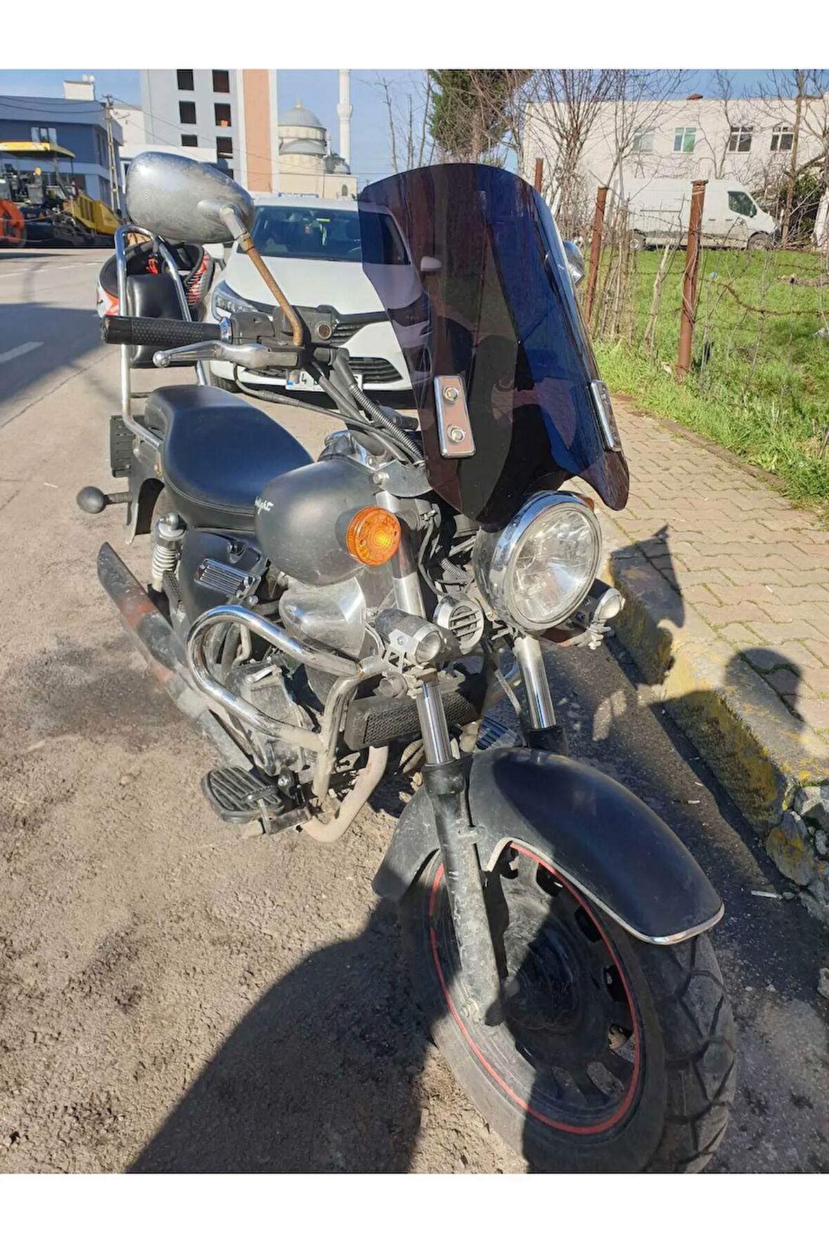 Küba Süperlight 125 Siperlik Ön Cam 2008 2024 Model 53cm Siyah Renkli 4mm APARAT GÖNDERİLMEYECEK