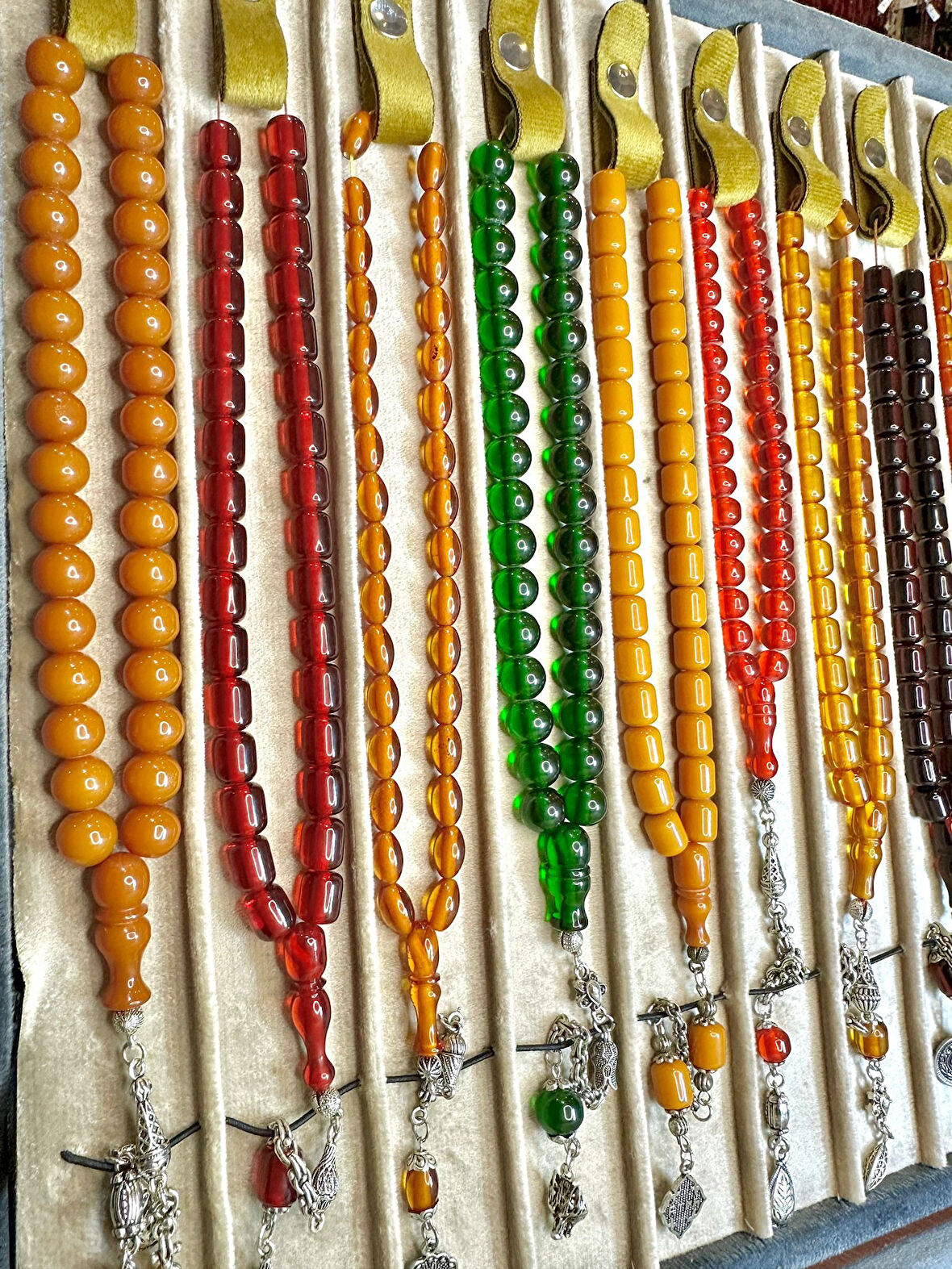 7 ADET KALİTELİ TOZ KEHRİBAR TESBİH KARIŞIK RENK VE MODEL T-470-4
