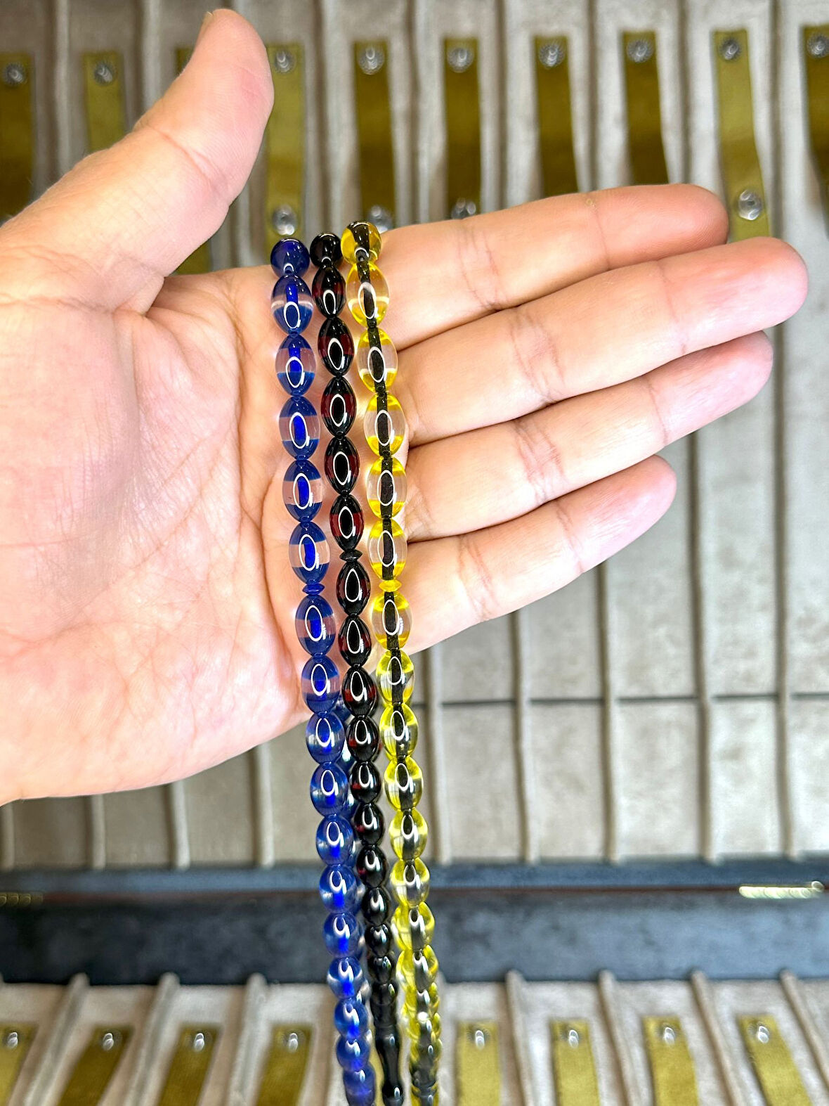 3 ADET SÜRMELİ UÇAK CAMI TESBİH T-474