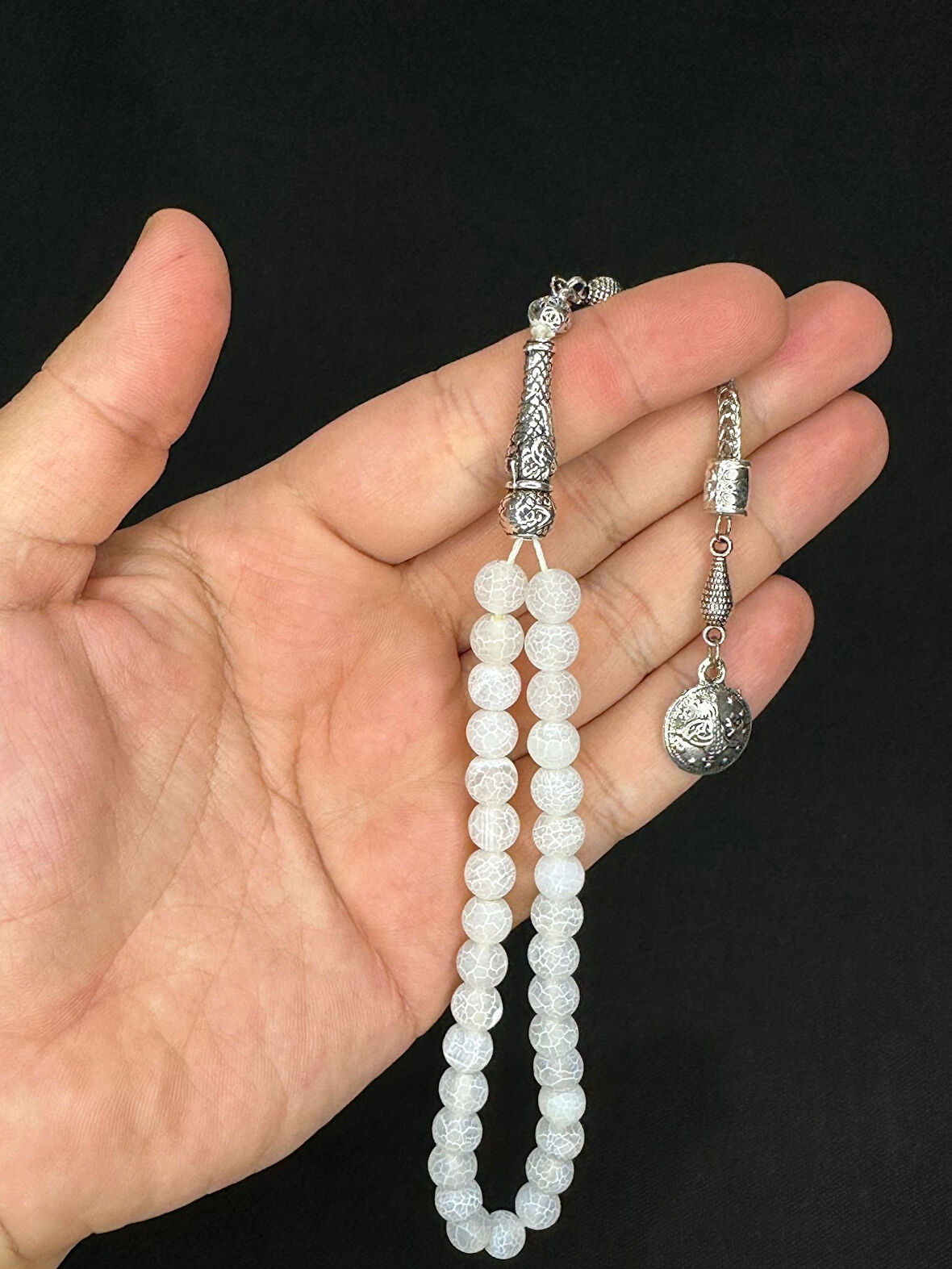 BEYAZ AKİK DESENLİ DOĞALTAŞ TESBİH KÜRE KESİM T-551