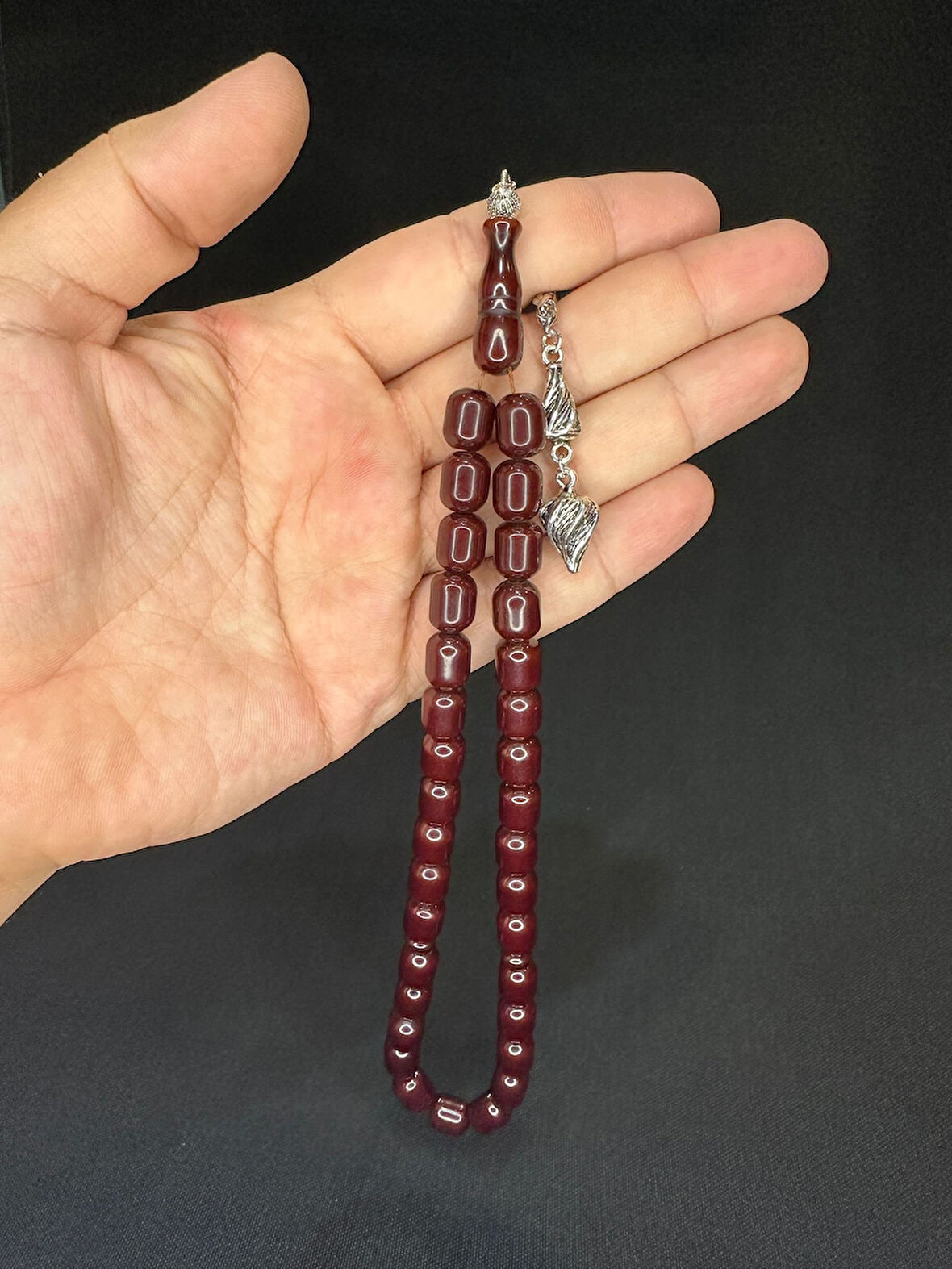 ÇUBUK KEHRİBAR TESBİH KOYU KAHVERENGİ RENK KAPSÜL KESİM 11MMX9MM T-624