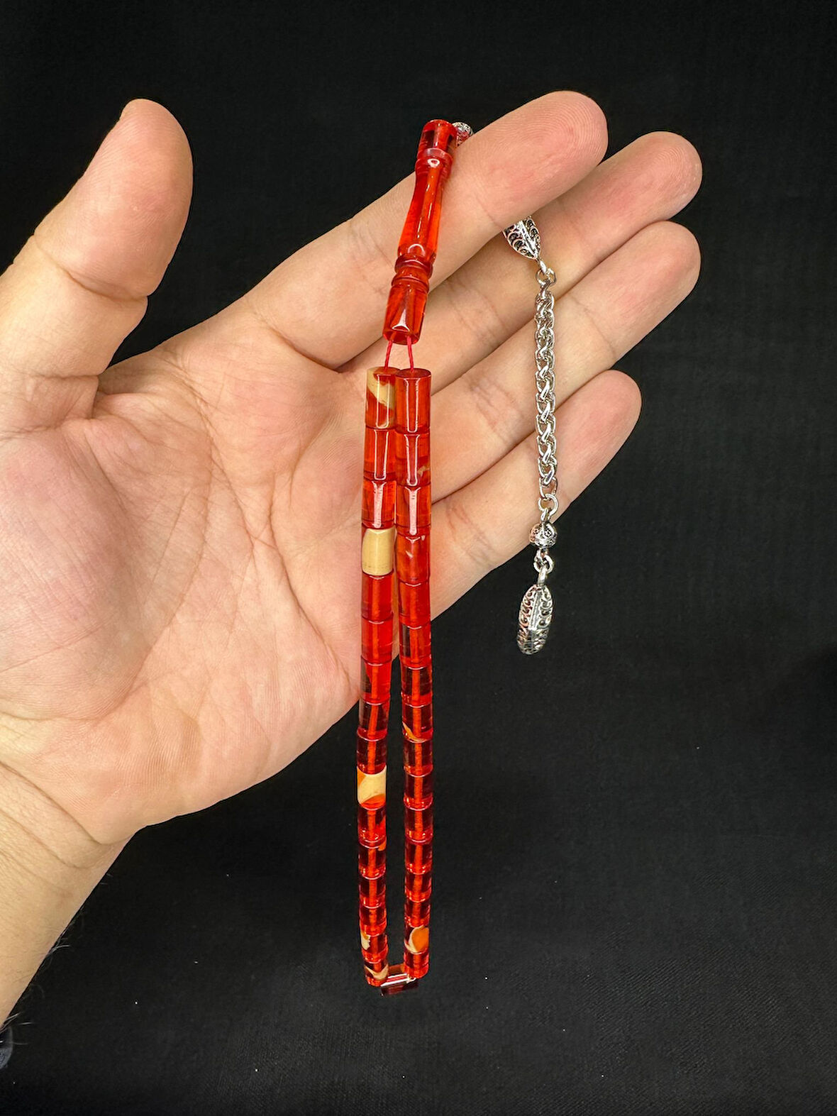 ATEŞ KEHRİBAR TESBİH KIRMIZI-BEYAZ RENKLİ KESME KESİM 10,5MMX6MM T-660
