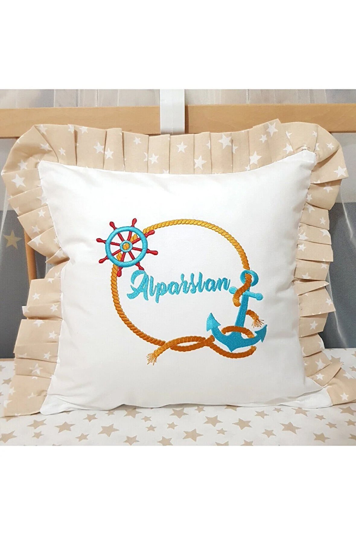 40x40 cm Nakışlı Bebek Kırlenti İsimli Fırfırlı Takı Yastığı İçi Dolgulu T2