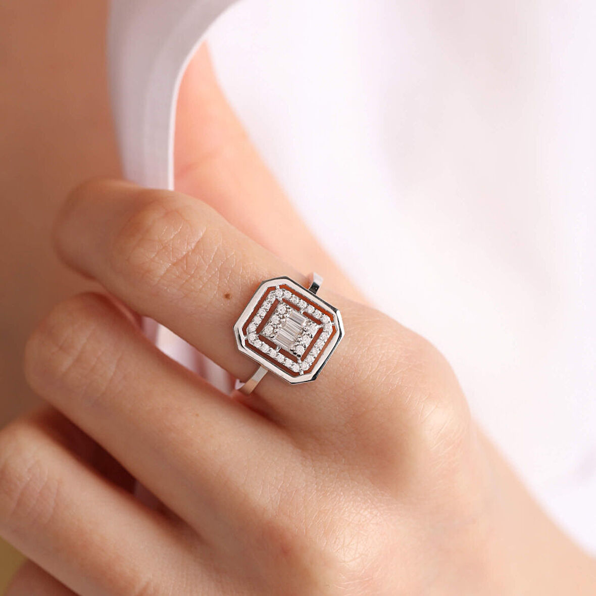 Beyaz Altın Baget Yüzük