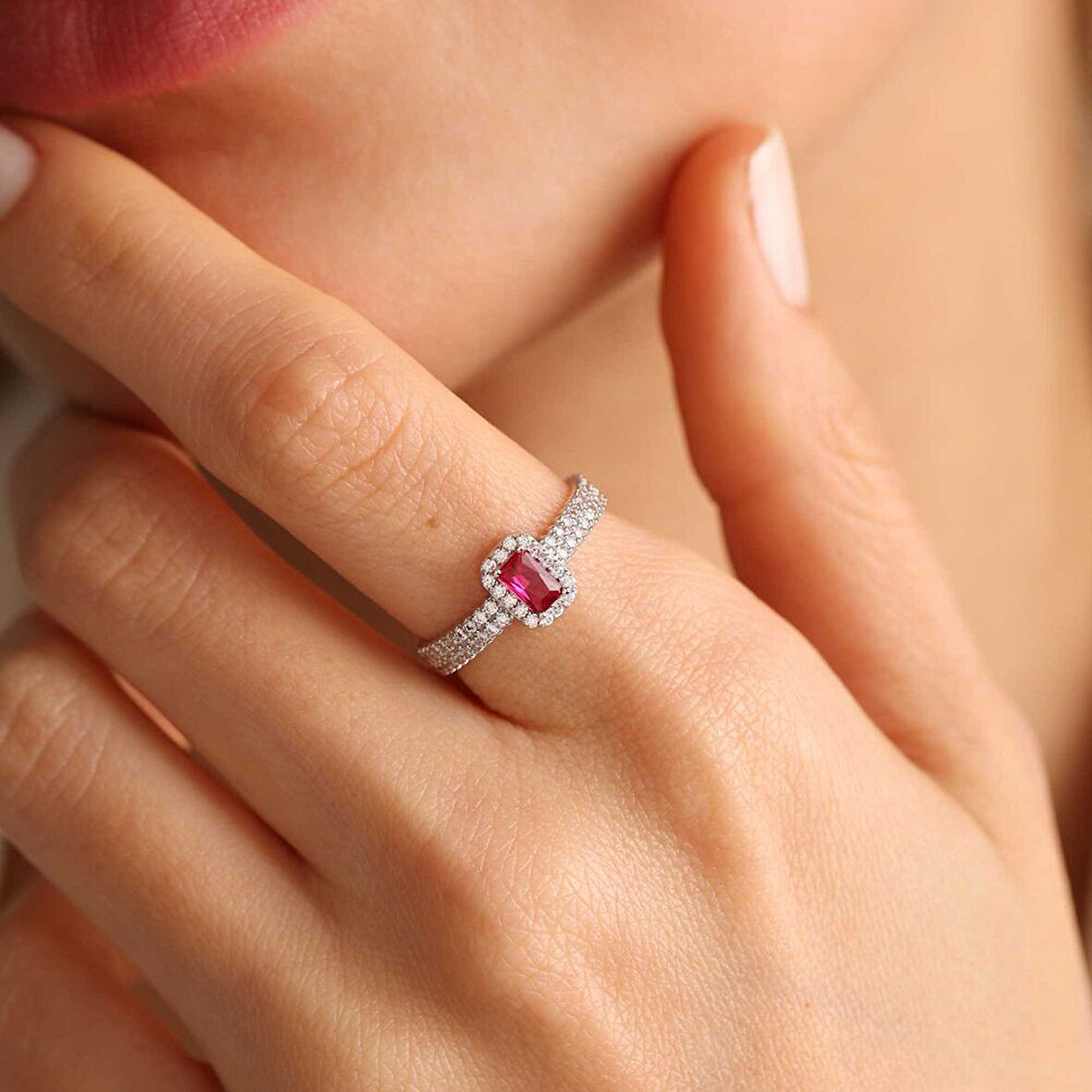 Beyaz Altın Baget Yüzük Ruby