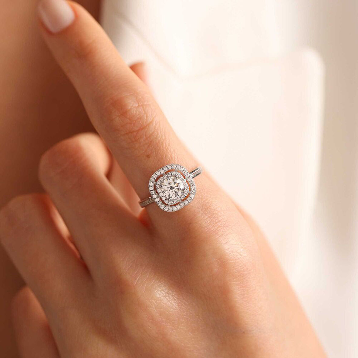 Beyaz Altın Tektaş Yüzük Yeni Model