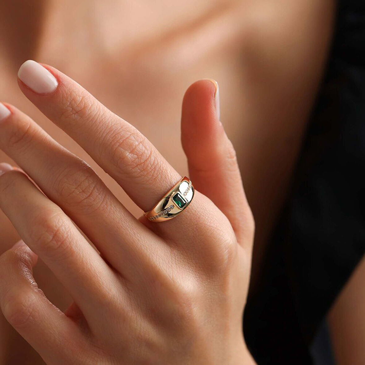 Emerald Taşlı Altın Yüzük