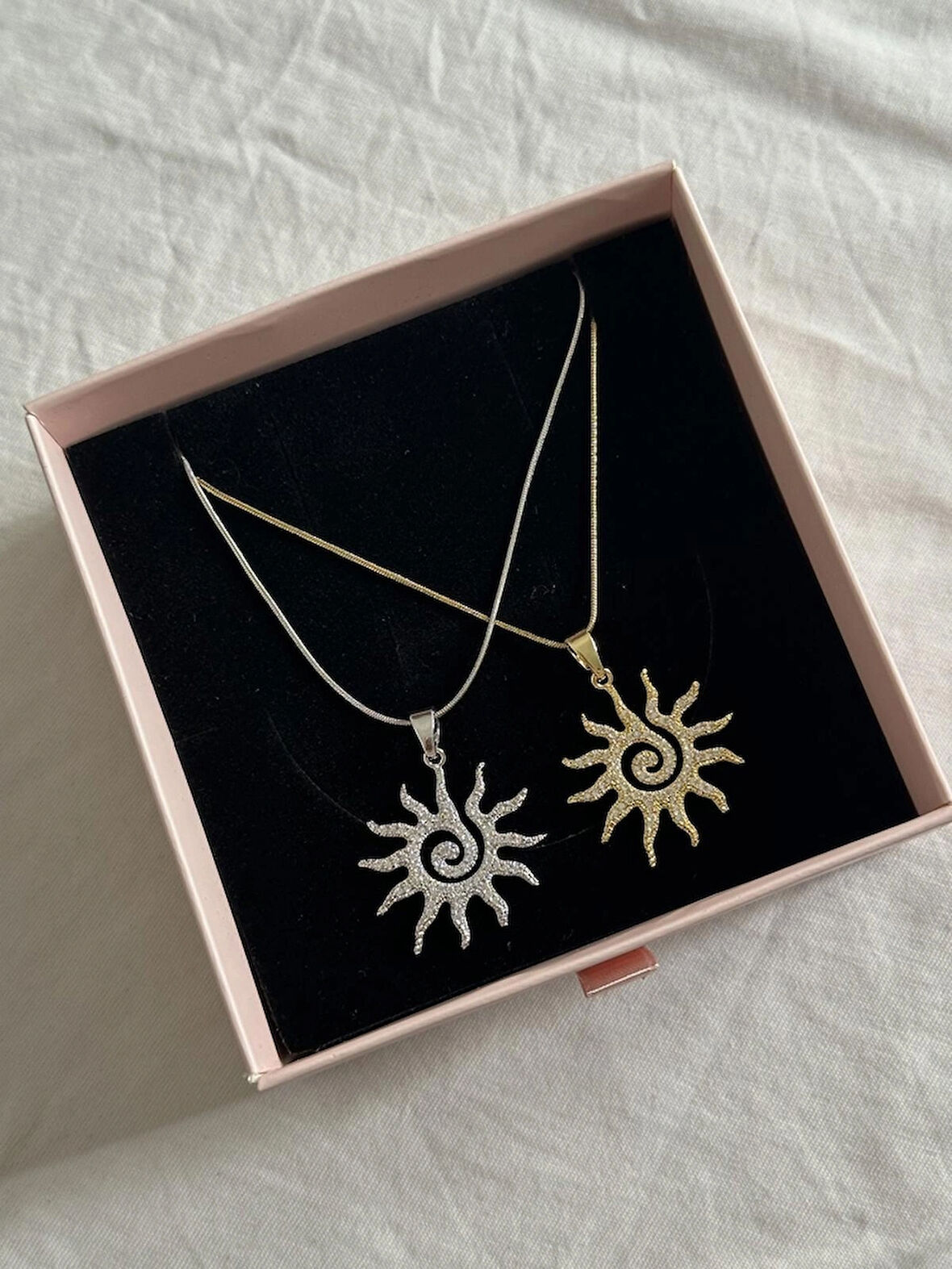 2 Adet Gümüş ve Altın Kaplama Çelik Güneş Kolye