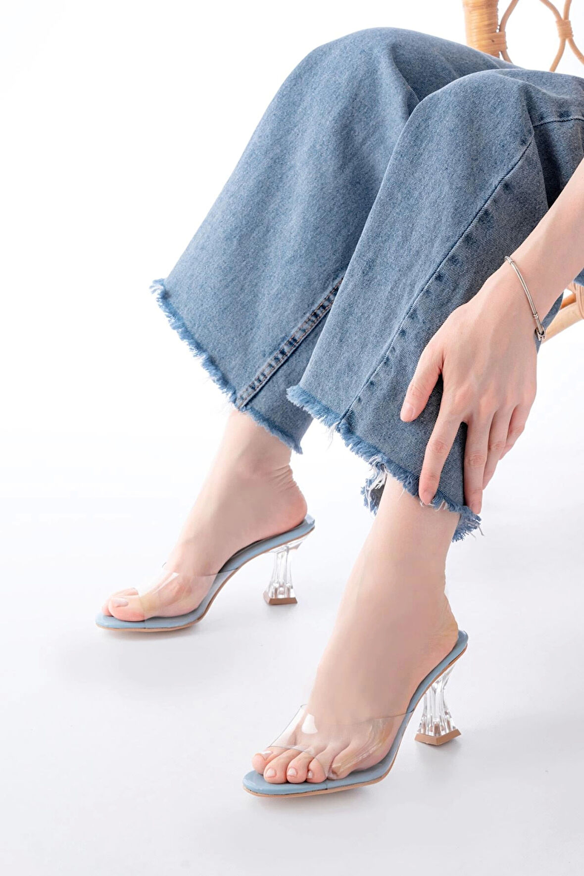 S-619 Bebe Mavi Rugan Şeffaf Bantlı Şeffaf Topuklu Yuvarlak Burunlu Kadın Terlik
